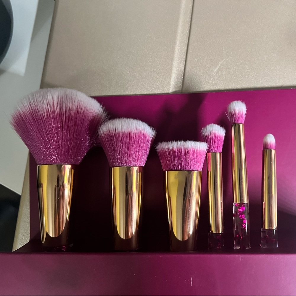 Revolution Sparkle Pink Makeup Brush Set - Picture 4 of 6